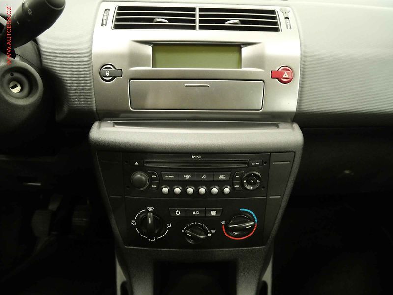 Citroën C4 (2009) 1.4i, 2.maj,ČR, AC, temp - fotka 13 z 20