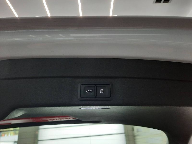 Audi A6 (2026) Avant S-Line 3.0 TFSI quattro - fotka 35 z 37