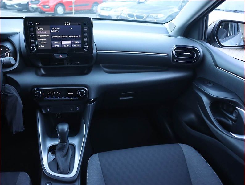 Toyota Yaris (2022) 1.5 VVT-i Hybrid - fotka 8 z 20