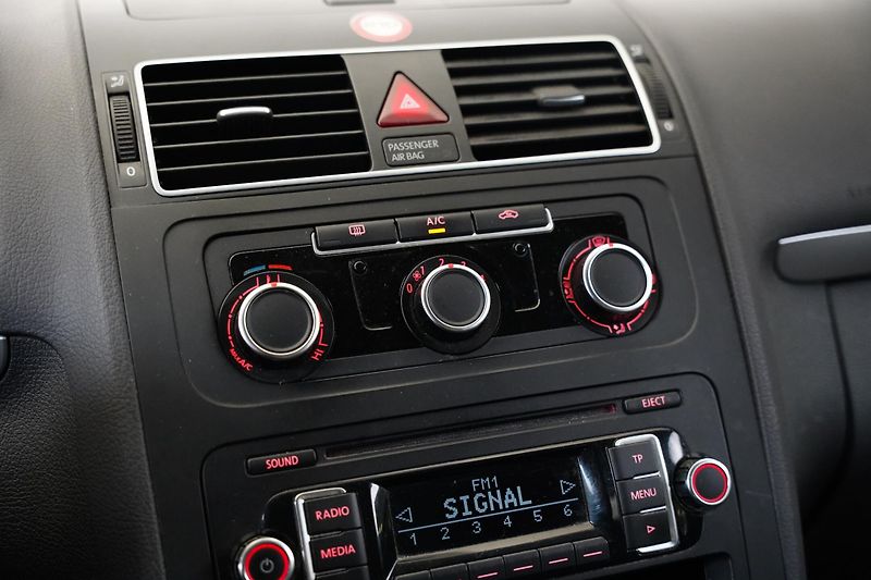 Volkswagen Touran - fotka 16 z 19