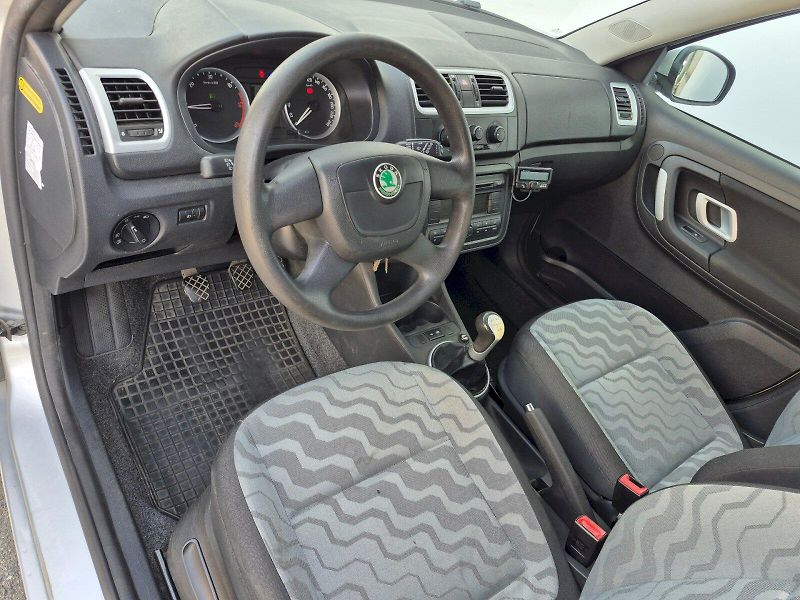 Škoda Fabia (2009) Ambiente Plus 1.9 TDI 77kW Com - fotka 12 z 22