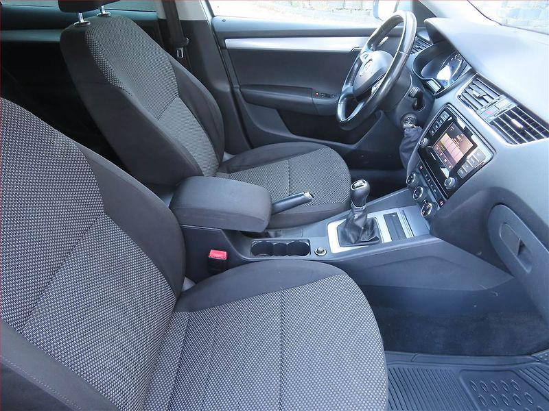 Škoda Octavia (2014) Ambition 2.0 TDI, Navi - fotka 9 z 17