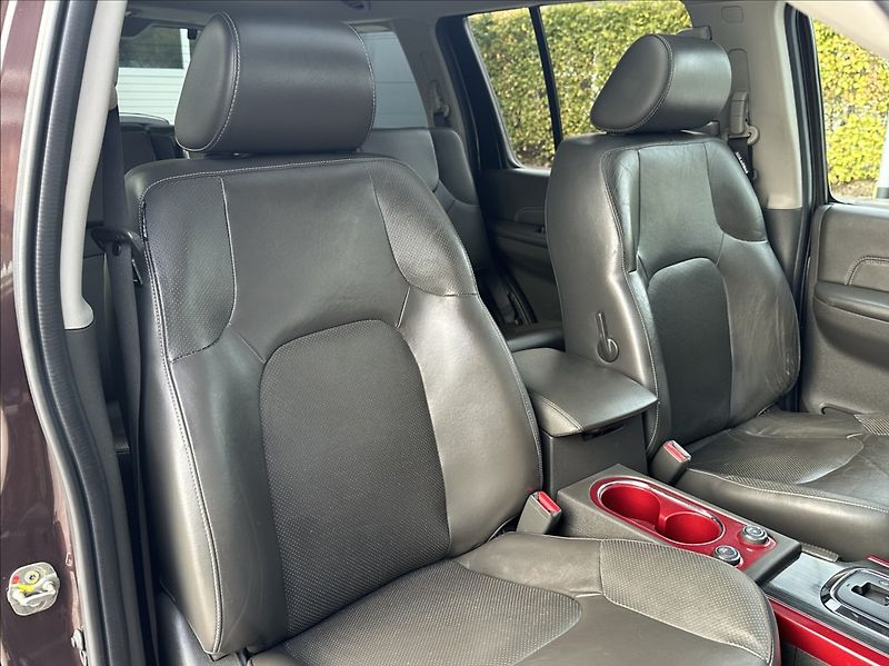 Nissan Pathfinder 3,0 DCI 231PS  LE Executive 4x - fotka 18 z 55