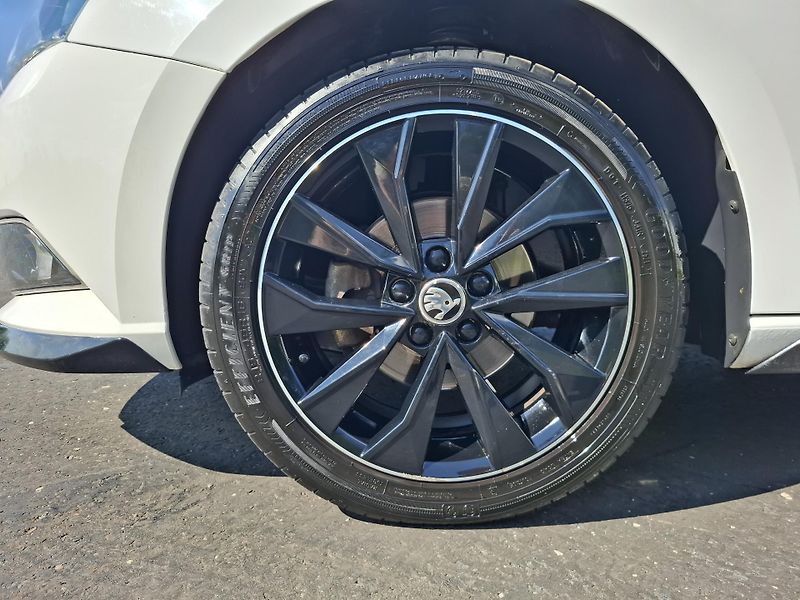 Škoda Fabia (2017) III MONTE CARLO 1.0TSi 70kW,au - fotka 15 z 16