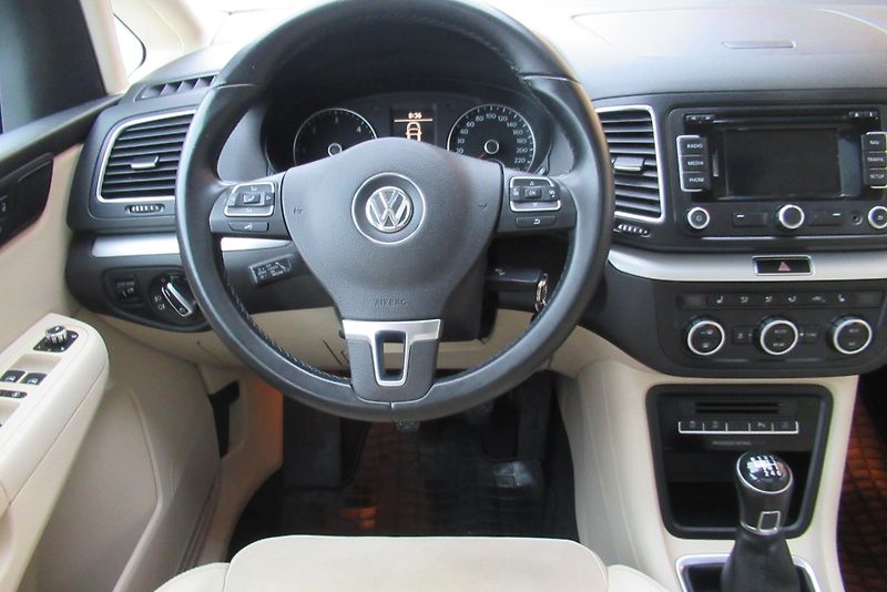 Volkswagen Sharan 2.0TDI 4x4 PANORAMA NAVI TAŽNÉ - fotka 12 z 28
