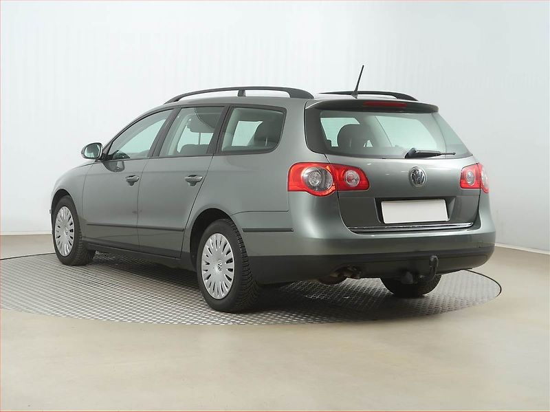 Volkswagen Passat (2009) 2.0 TDI, Tempomat - fotka 4 z 15