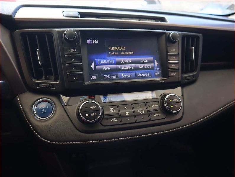 Toyota RAV4 (2016) 2.5 Hybrid, Automat, Navi - fotka 12 z 21