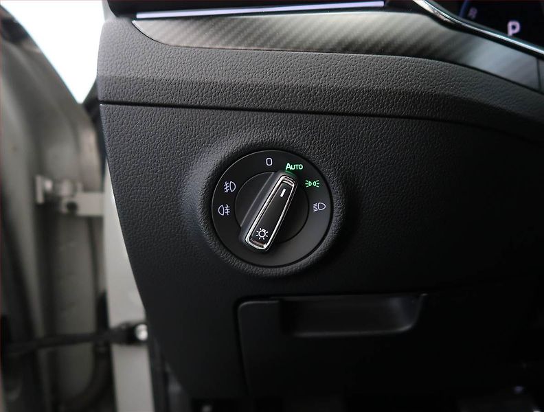 Škoda Superb (2023) Sportline 1.5 TSI, digi klima - fotka 31 z 31