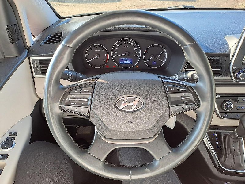 Hyundai H 1 (2019) GRAND STAREX 2.5 CRDi AT 2WD - fotka 15 z 26