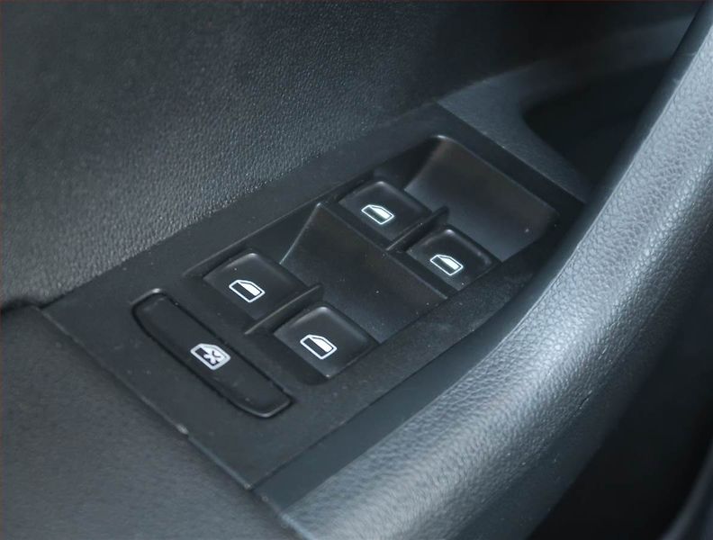 Škoda Octavia (2015) Elegance 1.6 TDI, Tempomat - fotka 15 z 19