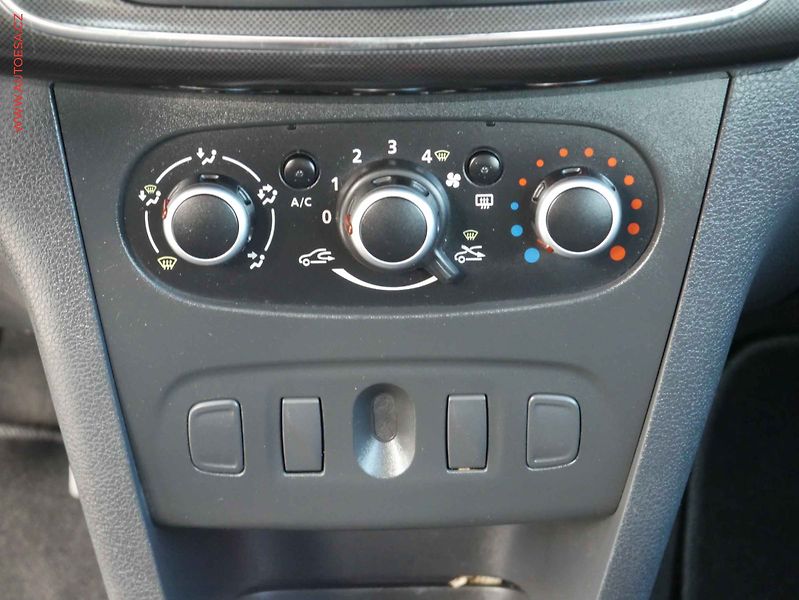 Dacia Logan (2020) 1.0 TCe, AC - fotka 12 z 14
