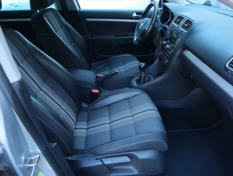 Volkswagen Golf (2013) 2.0 TDI, Park. senzory - fotka 9 z 18