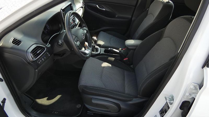 Hyundai i30 1.0 T-GDI Start Plus kombi - fotka 18 z 22