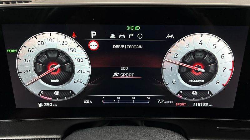 Kia Sportage 1.6 T-GDI Hybrid AUT 4x4 Top - fotka 30 z 31