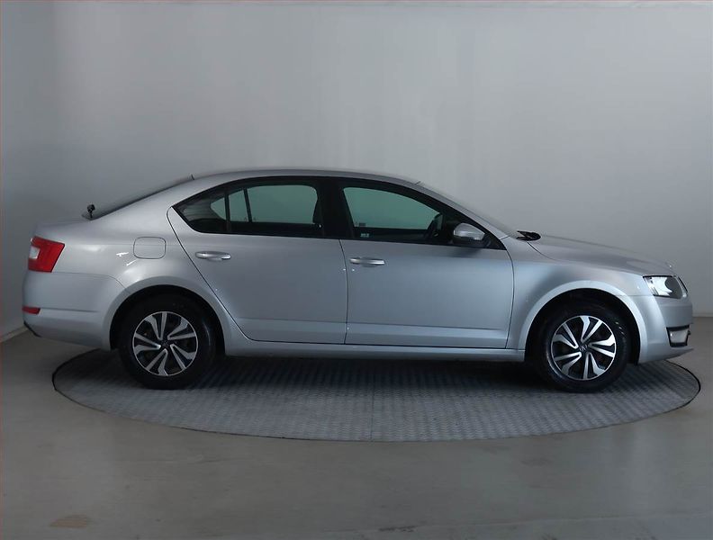 Škoda Octavia (2013) Ambition 1.2 TSI, Tempomat - fotka 6 z 14