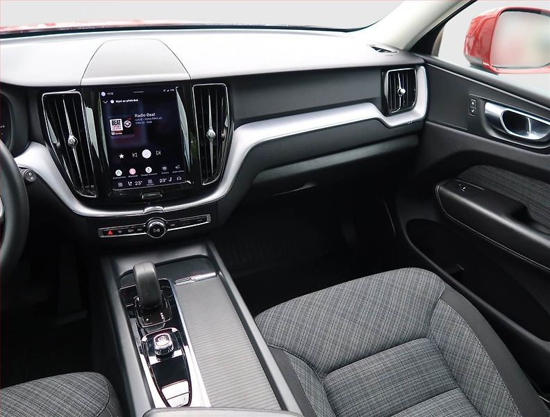 Volvo XC60 (2022) T6 Recharge - fotka 8 z 29