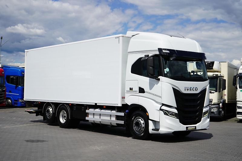 Iveco S-WAY (2021) 420 / E 6 / KONTENER + WINDA / - fotka 2 z 47