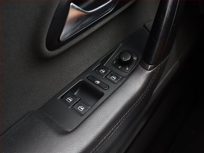 Volkswagen Passat CC (2010) 2.0 TDI, jezdí výborně - fotka 14 z 15