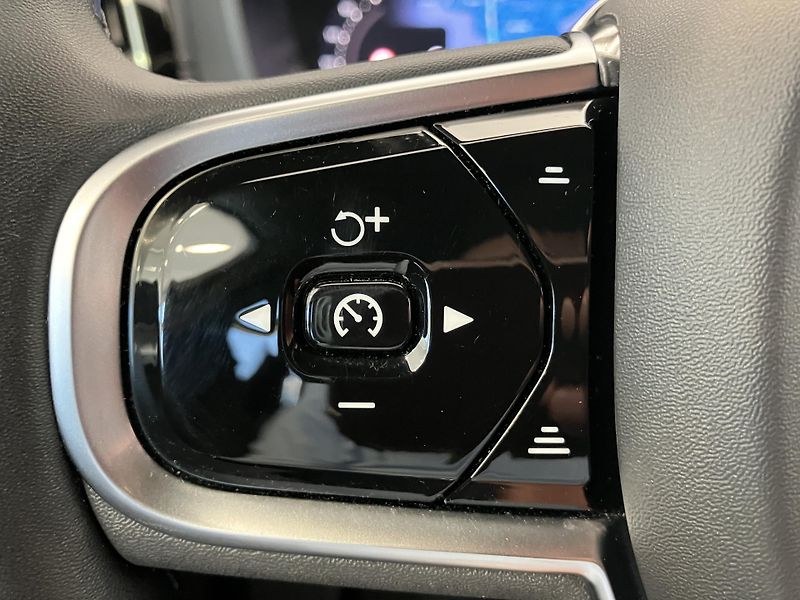 Volvo XC60 T8 eAWD Ultimate Dark - fotka 24 z 54