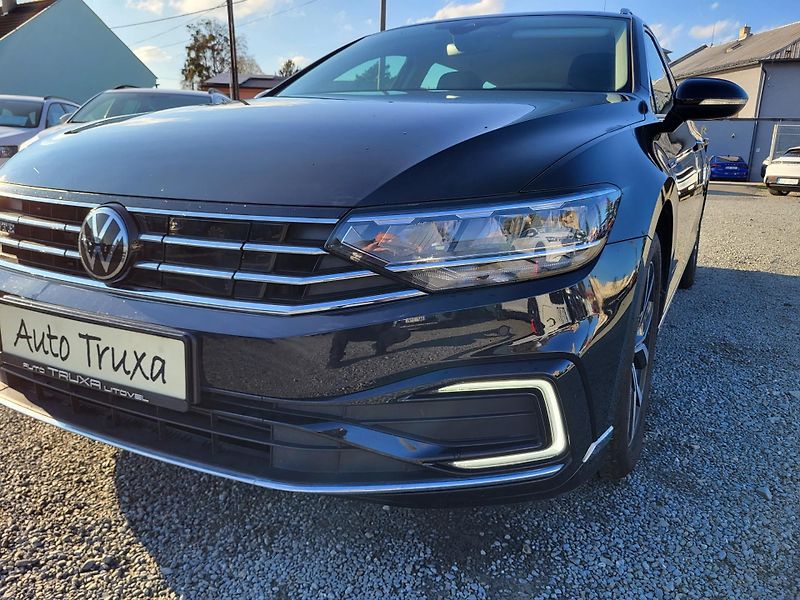 Volkswagen Passat 1.4 TSI PHEV GTE HYBRID - fotka 33 z 48