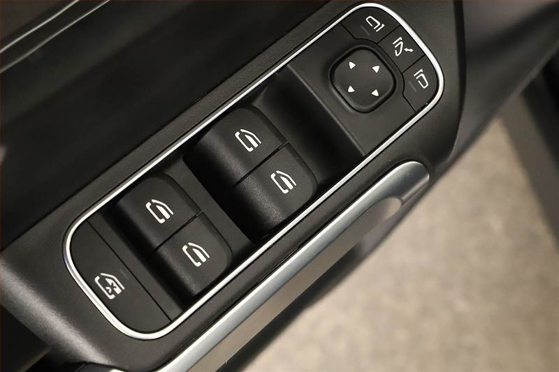 Mercedes-Benz GLB (2024) 200 d 4MATIC - fotka 9 z 20
