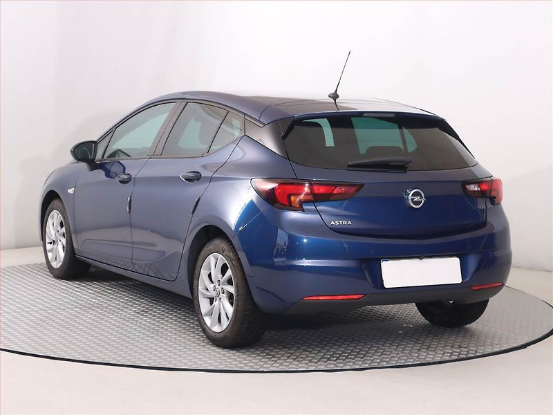 Opel Astra (2021) 1.2 Turbo, Serv.kniha - fotka 4 z 17