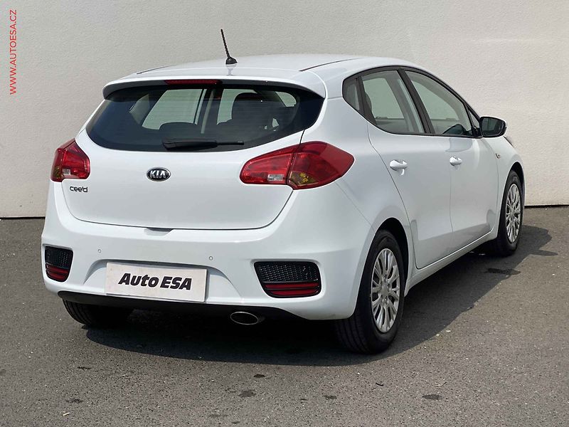 Kia Ceed (2016) 1.4 CVVT, ČR, servis.kniha - fotka 4 z 16