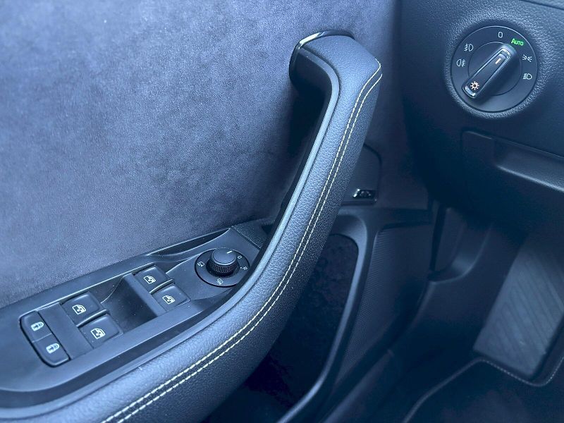 Škoda Superb (2021) 2.0 TSI 140kW SportLine - fotka 11 z 35