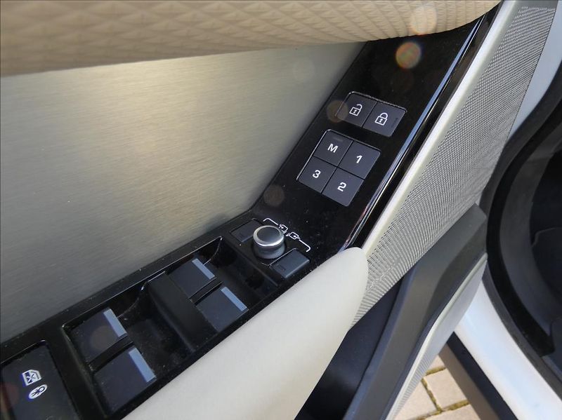 Land Rover Range Rover Velar 3,0 D300 R-Dynamic SE,1maj,ČR - fotka 15 z 44