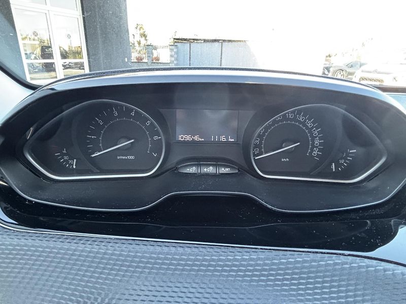 Peugeot 2008 1,2 PureTech 82k MAN6 - fotka 9 z 10