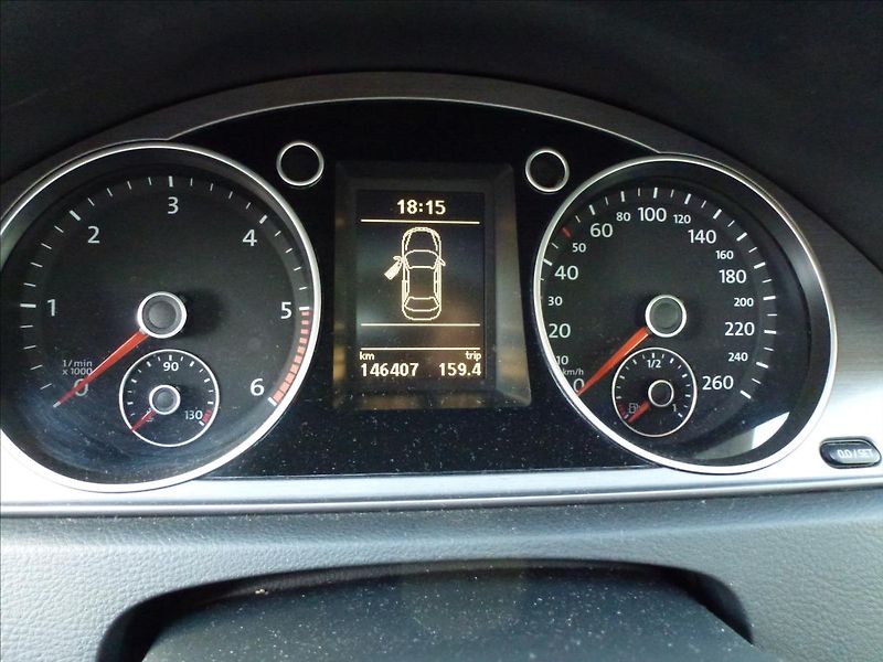Volkswagen Passat 1,6 TDI Serviska, TOP STAV !!! - fotka 32 z 60