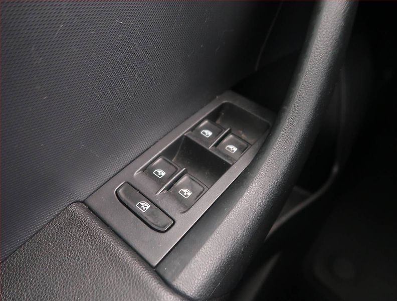 Škoda Rapid (2017) Style Plus 1.0 TSI, Xenony - fotka 14 z 14