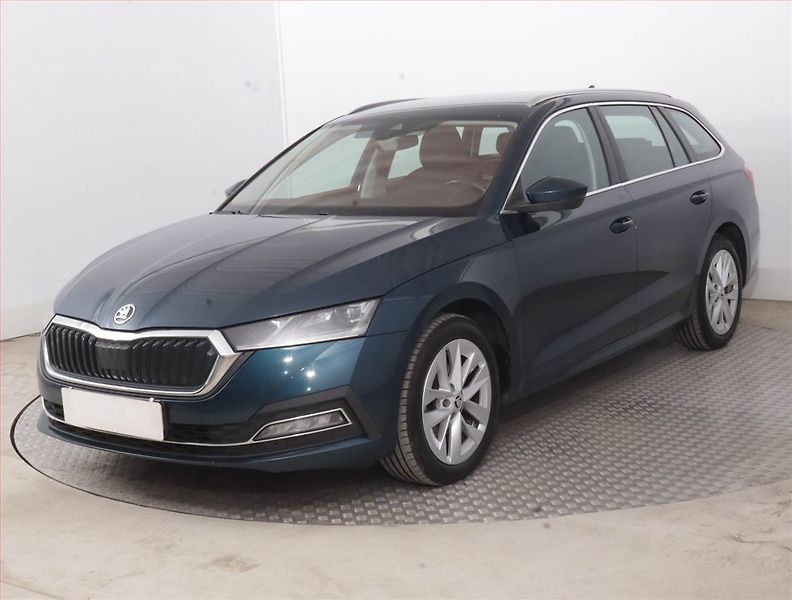 Škoda Octavia (2023) 2.0 TDI, Automat, ČR,1.maj - fotka 2 z 16