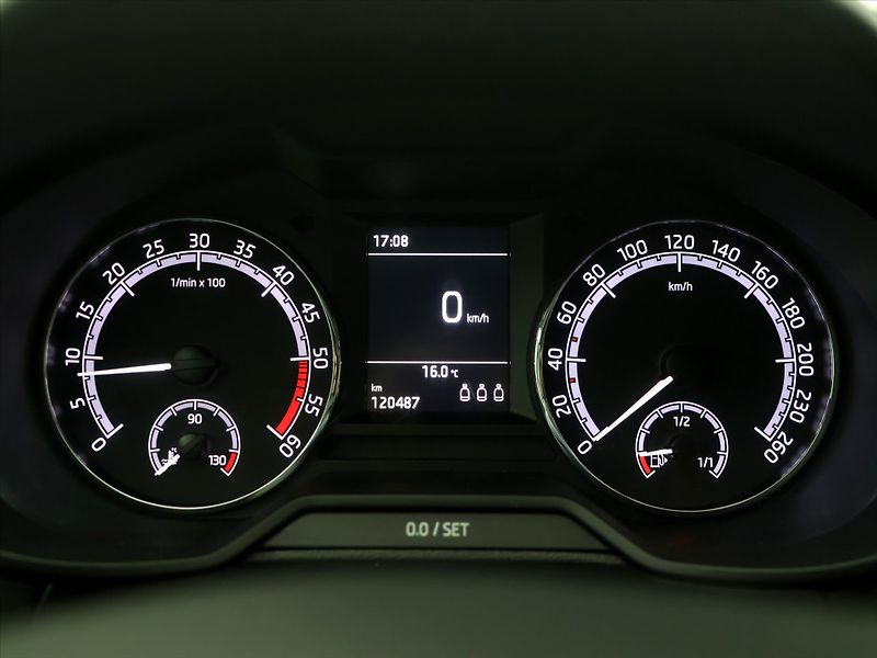 Škoda Octavia 1,6 TDI 85kW CZ Ambition 2.Maj - fotka 16 z 32