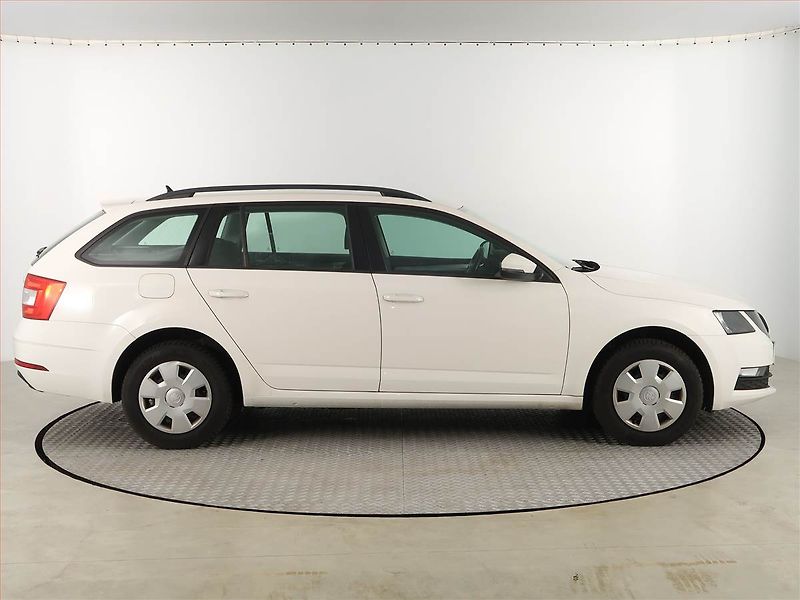 Škoda Octavia (2019) 1.6 TDI, Serv.kniha, Navi - fotka 6 z 16