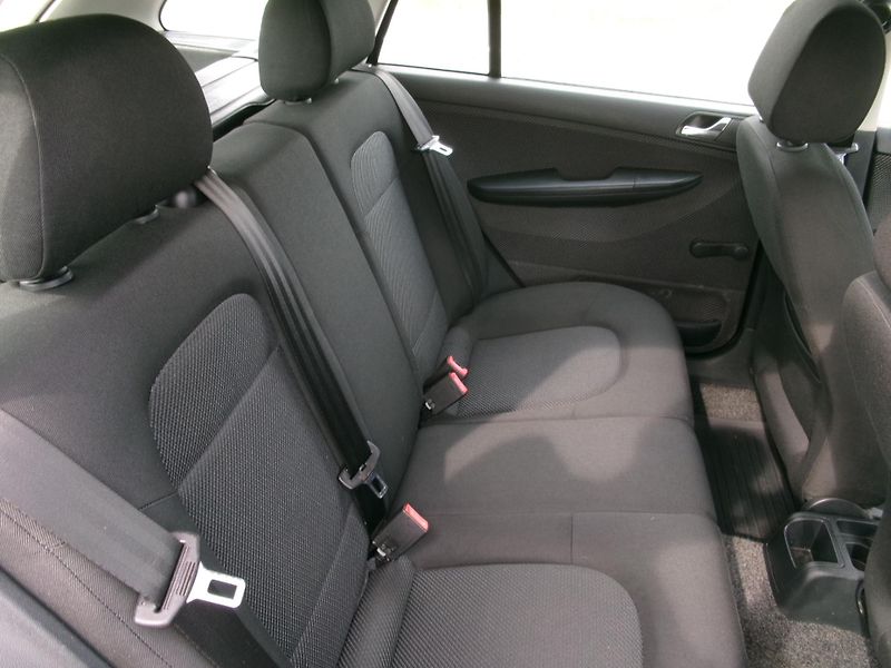 Škoda Fabia (2006) 1,4 16V KLIMA TAŽNÉ ALU - fotka 13 z 24