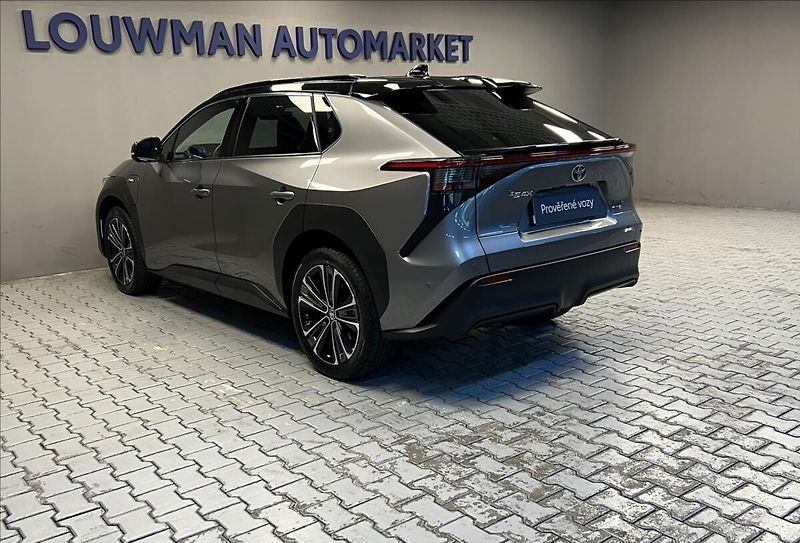 Toyota bZ4X Executive AWD - fotka 17 z 18