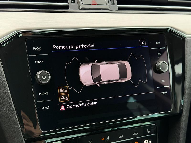 Volkswagen Passat (2020) 1.5 tsi 110 kw/DSG/sedan - fotka 21 z 22