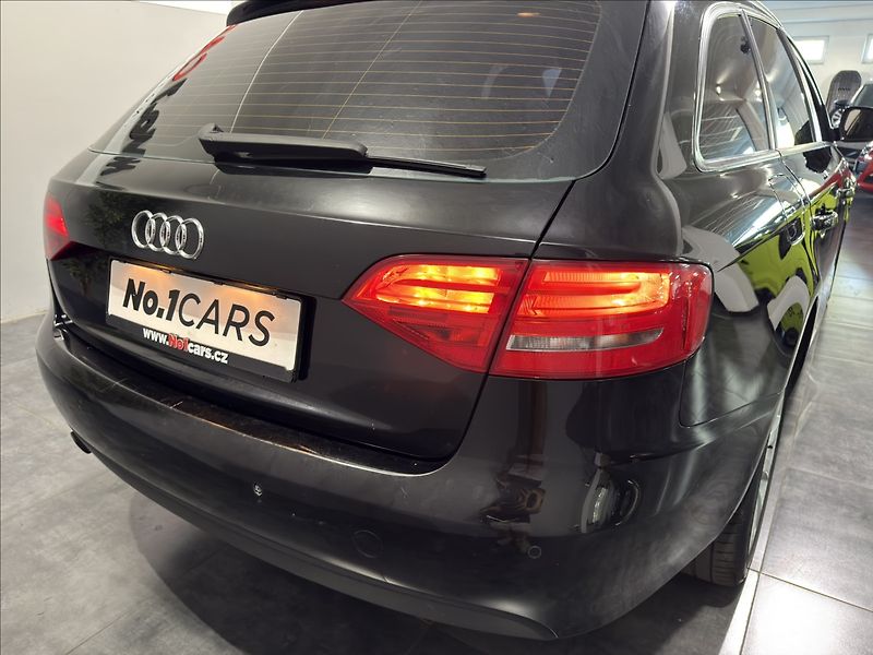 Audi A4 1,8   TFSI B8 BI-XENON ALU R18 - fotka 26 z 33