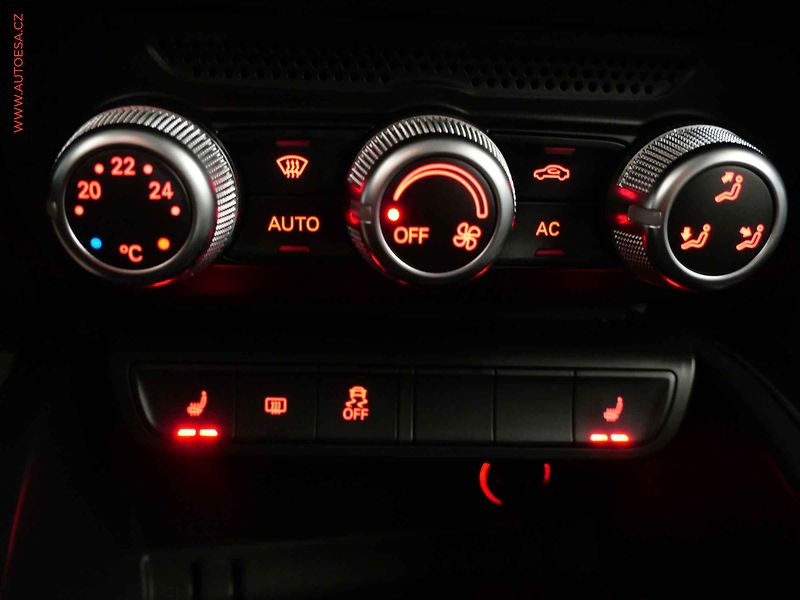 Audi A1 (2011) 1.6TDI, Xenon, kůže - fotka 17 z 17
