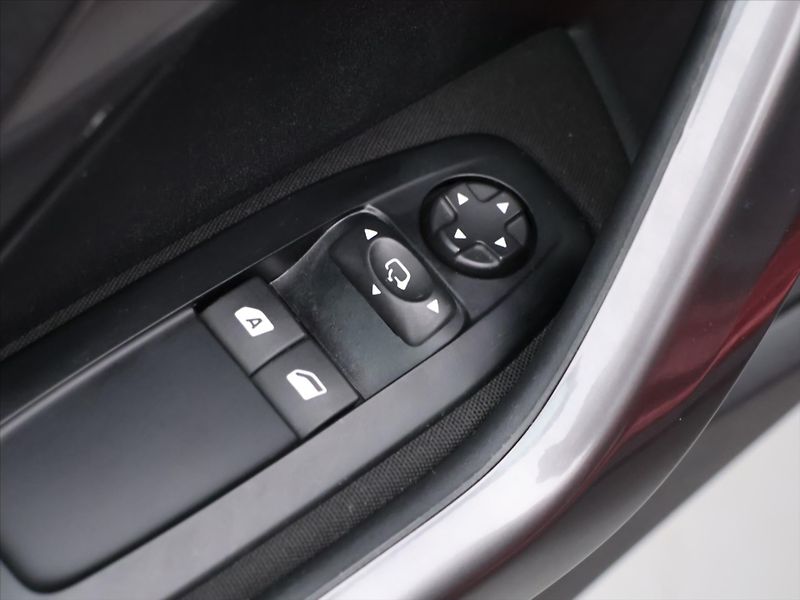 Peugeot 2008 1,2 PureTech 60kW CZ Active - fotka 14 z 28