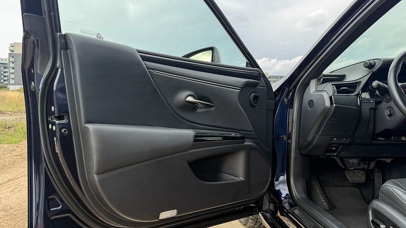 Lexus ES 300h 300H HEV BUSINESS EDITION - fotka 8 z 24