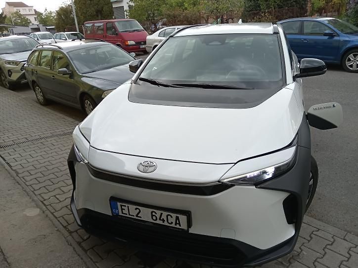 Toyota bZ4X (2024) v záruce 71,4KWh - fotka 1 z 23