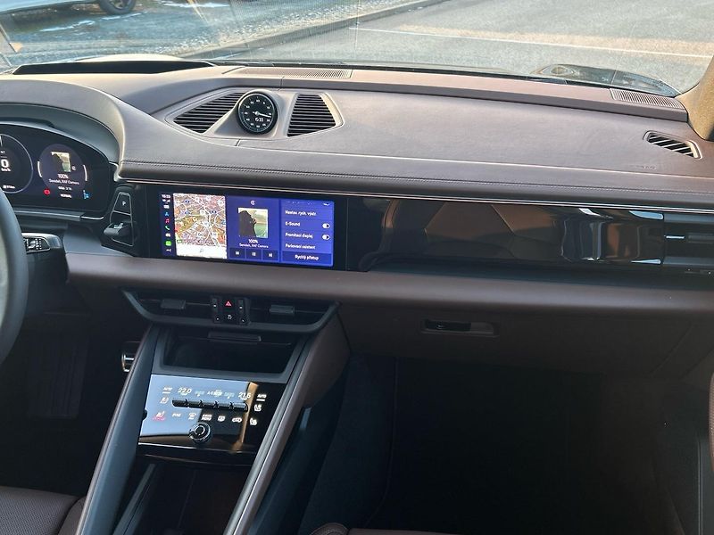 Porsche Macan 4S Electric - fotka 23 z 30