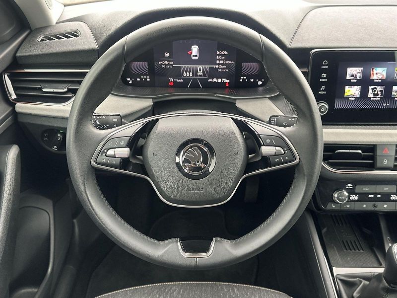 Škoda Scala (2024) 1.0 TSI Top Selection - fotka 6 z 26