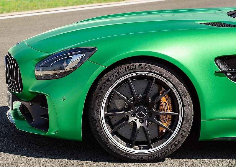 Mercedes-AMG GT R.