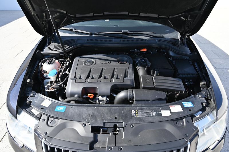 Škoda Superb 2.0TDI 125KW DSG Rezervace - fotka 37 z 56