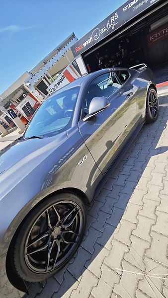 Ford Mustang (2022) - fotka 4 z 11
