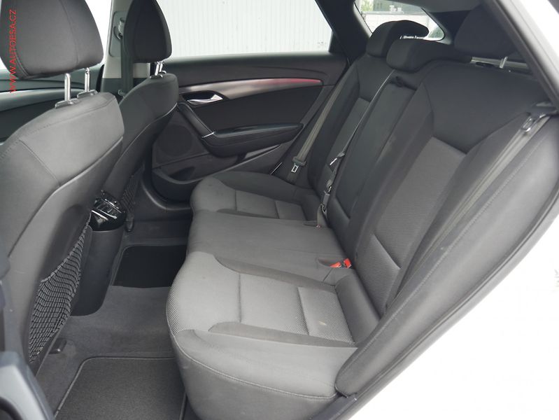 Hyundai i40 (2015) 1.7CRDi, ČR, autoAC - fotka 10 z 23