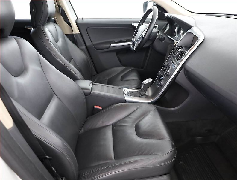 Volvo XC60 (2012) D5, 4X4, Automat, ČR,1.maj - fotka 7 z 16